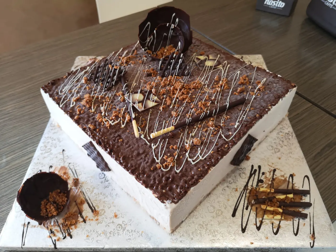 Gelato artigianale preparato nel laboratorio del Bar ai Portici